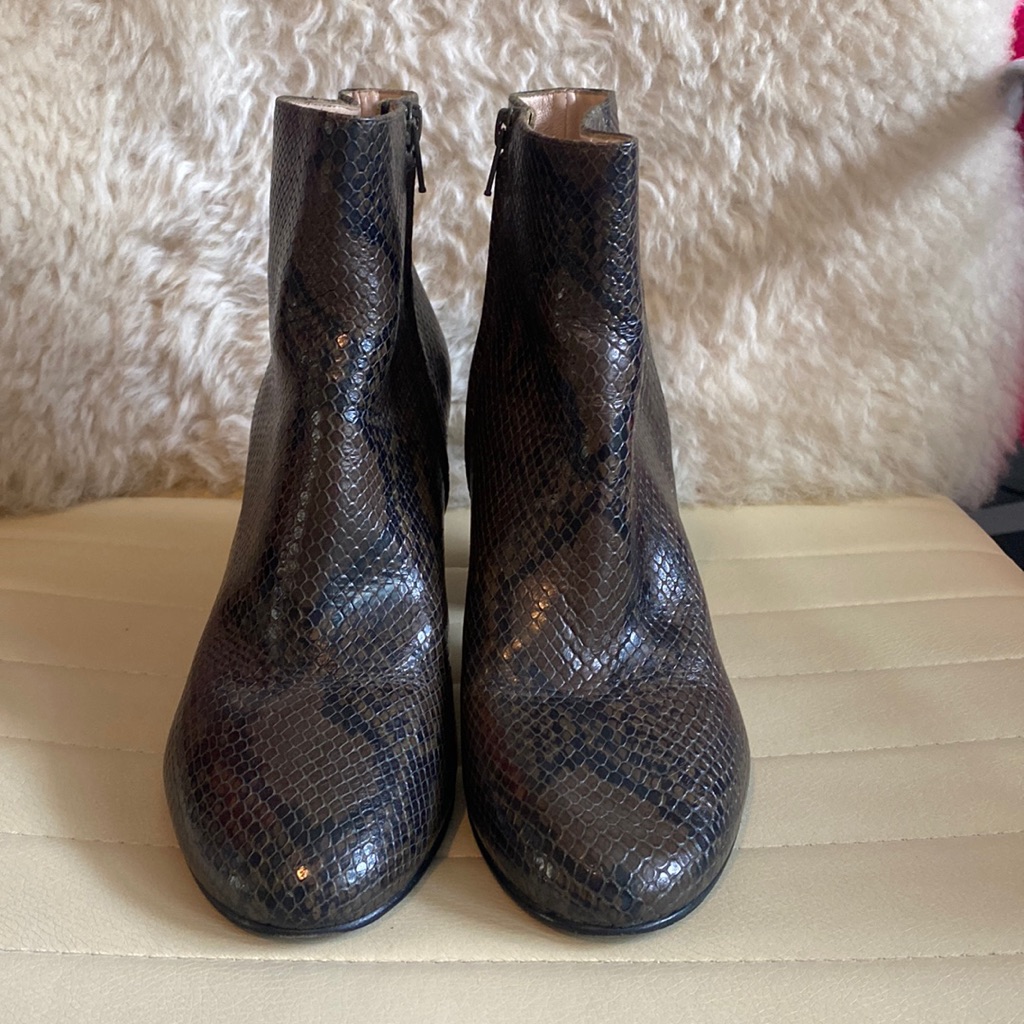 Club Monaco Made In Italy Olive Leather Boots